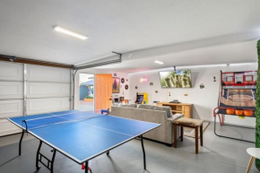 3 Bedroom Home - Pickleball - pool - fire pit